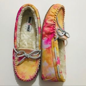 minnetonka moccasin slippers 9